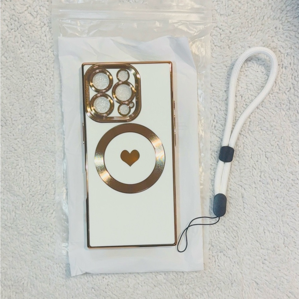Luxury Case for iPhone 16 Pro White/Gold Square Design with MagSafe and strap - Picture 3 of 8